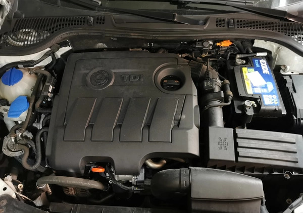 Skoda Octavia cena 23600 przebieg: 260262, rok produkcji 2011 z Żuromin małe 326